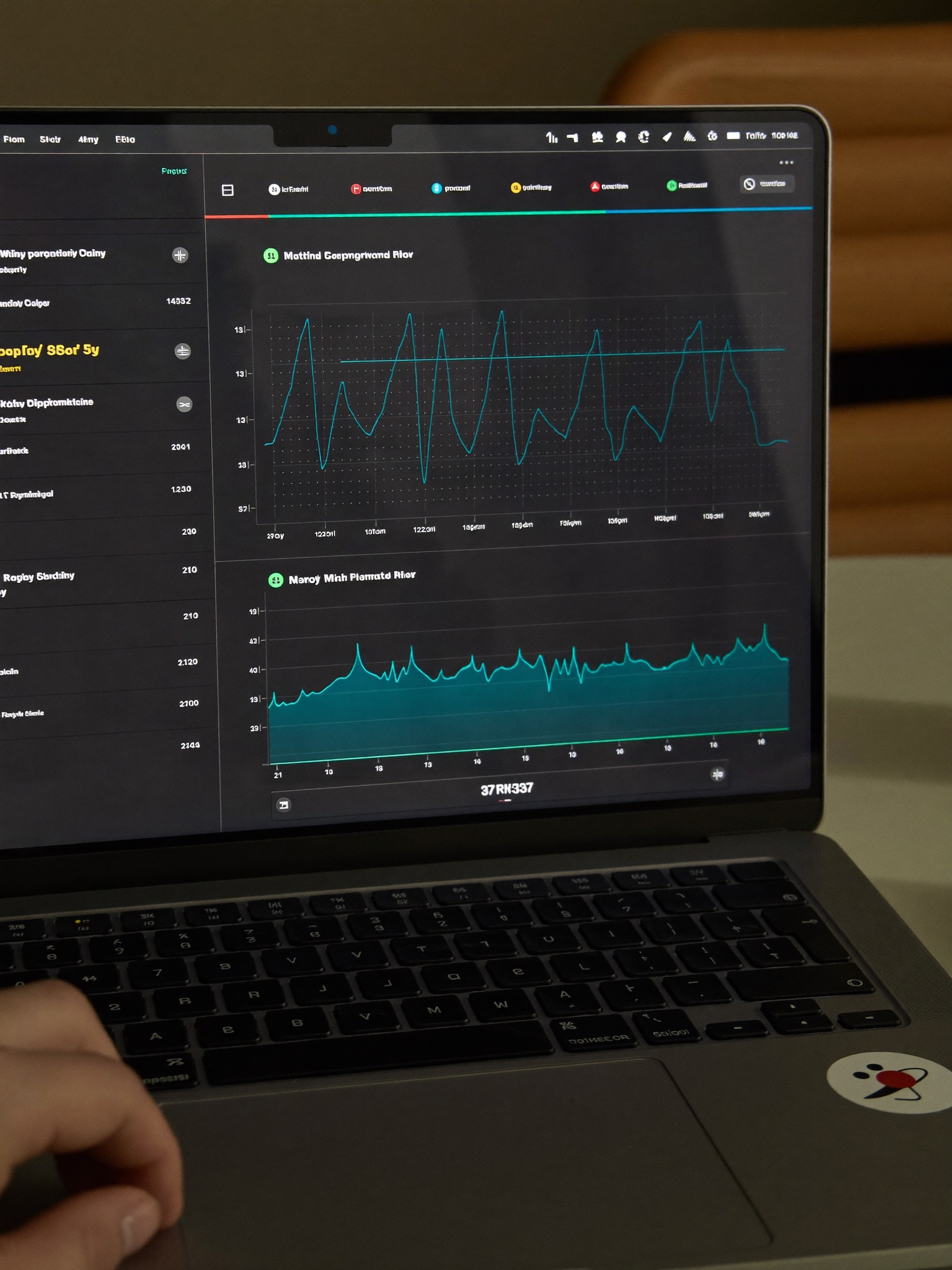Profissional analisando performance de campanhas digitais
